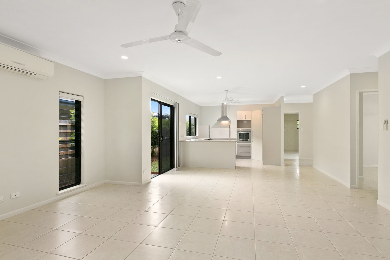 2 Retreat Close, Palm Cove QLD 4879, Image 1