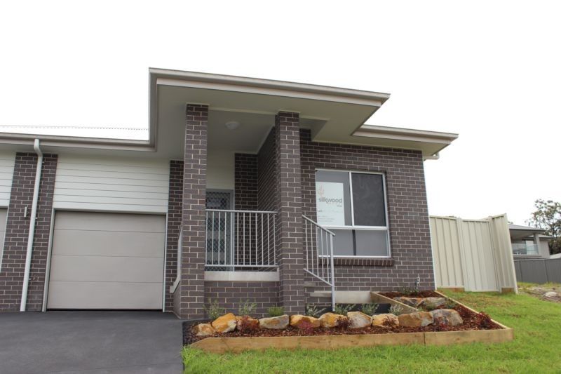 4 bedrooms Semi-Detached in 40A Blackwood Circuit CAMERON PARK NSW, 2285