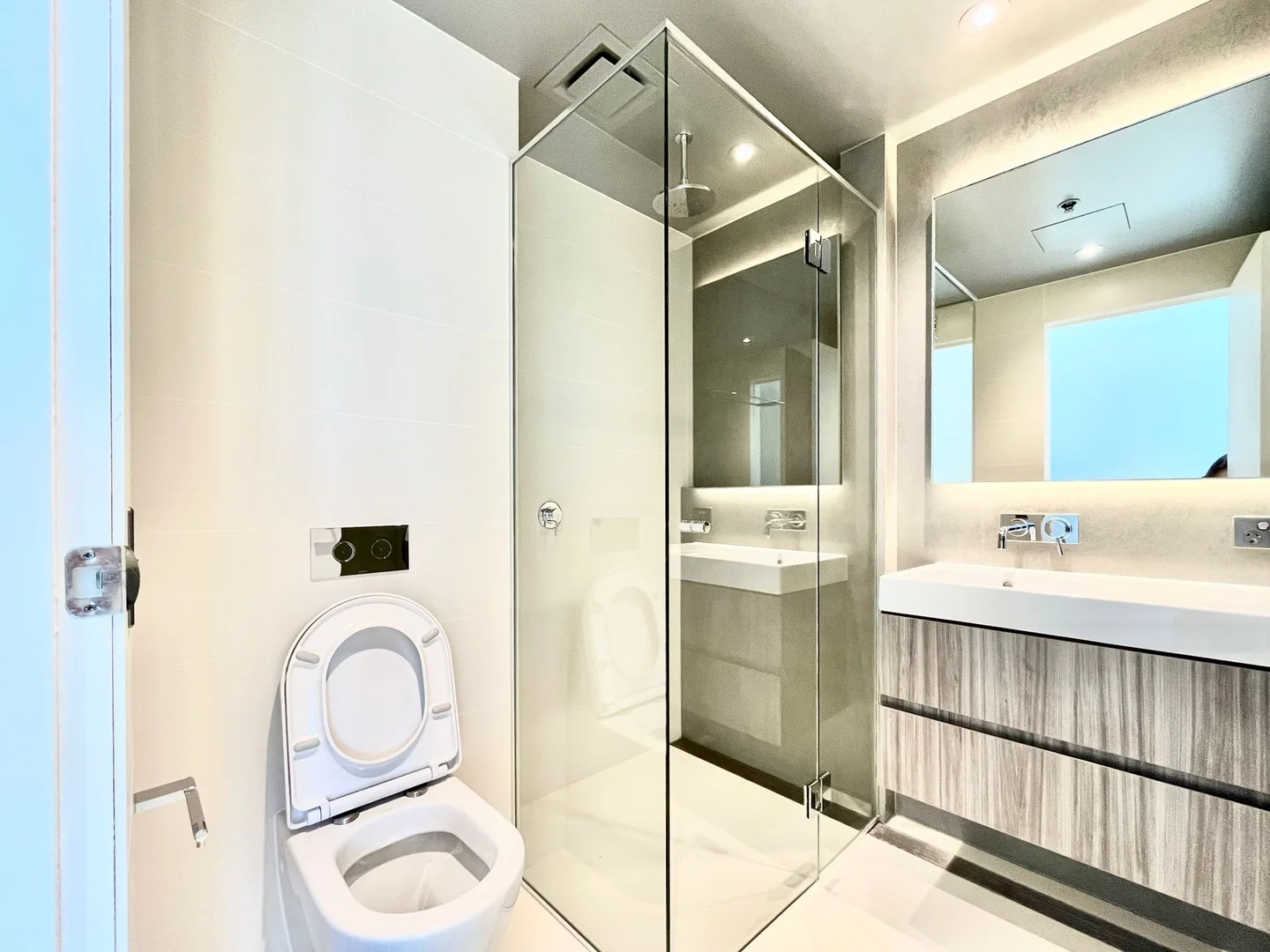 Additional image 13 of 2205/81 South Wharf Drive, Docklands VIC 3008