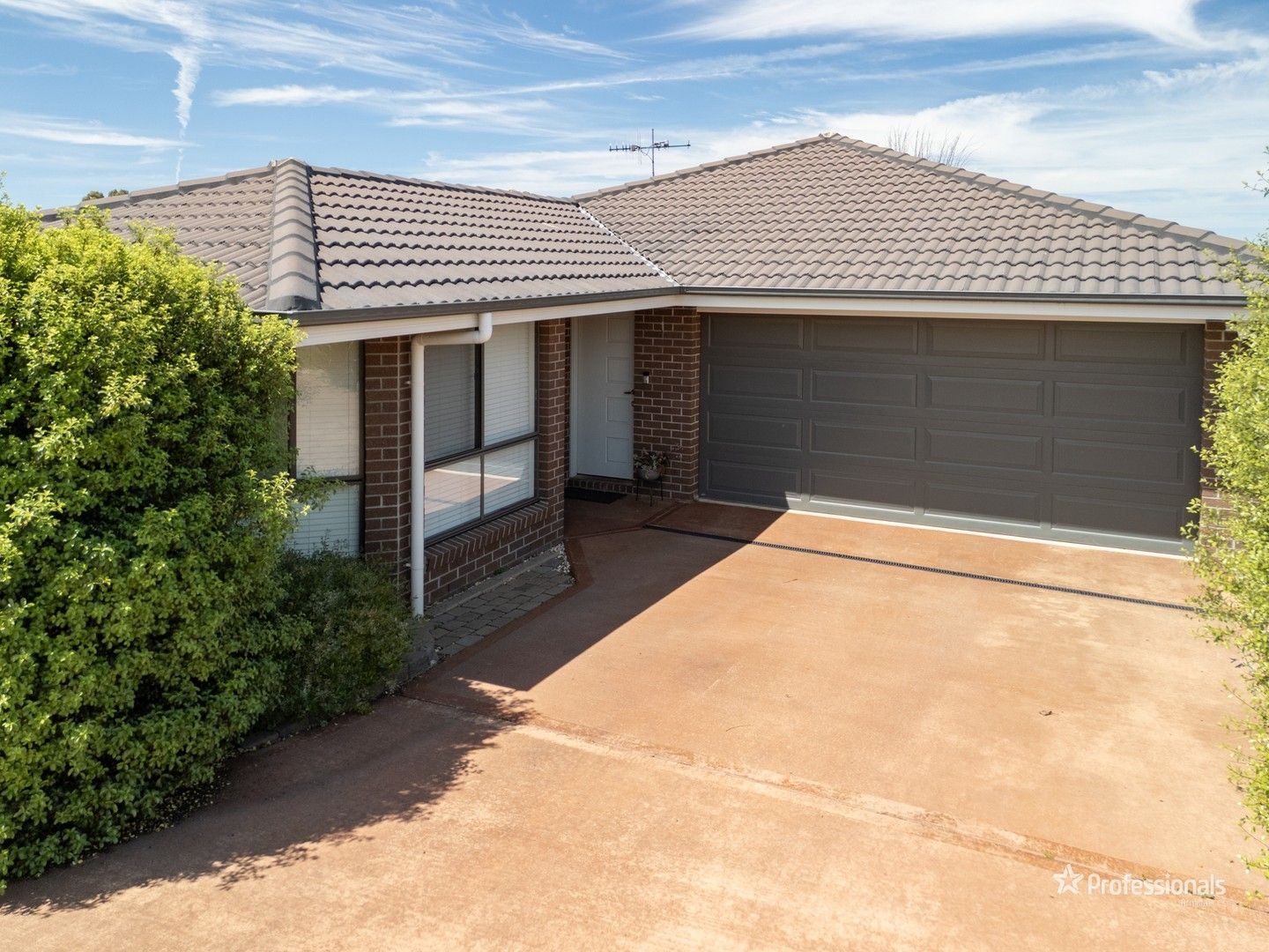3 bedrooms Apartment / Unit / Flat in 1/16 Mason Crescent ARMIDALE NSW, 2350