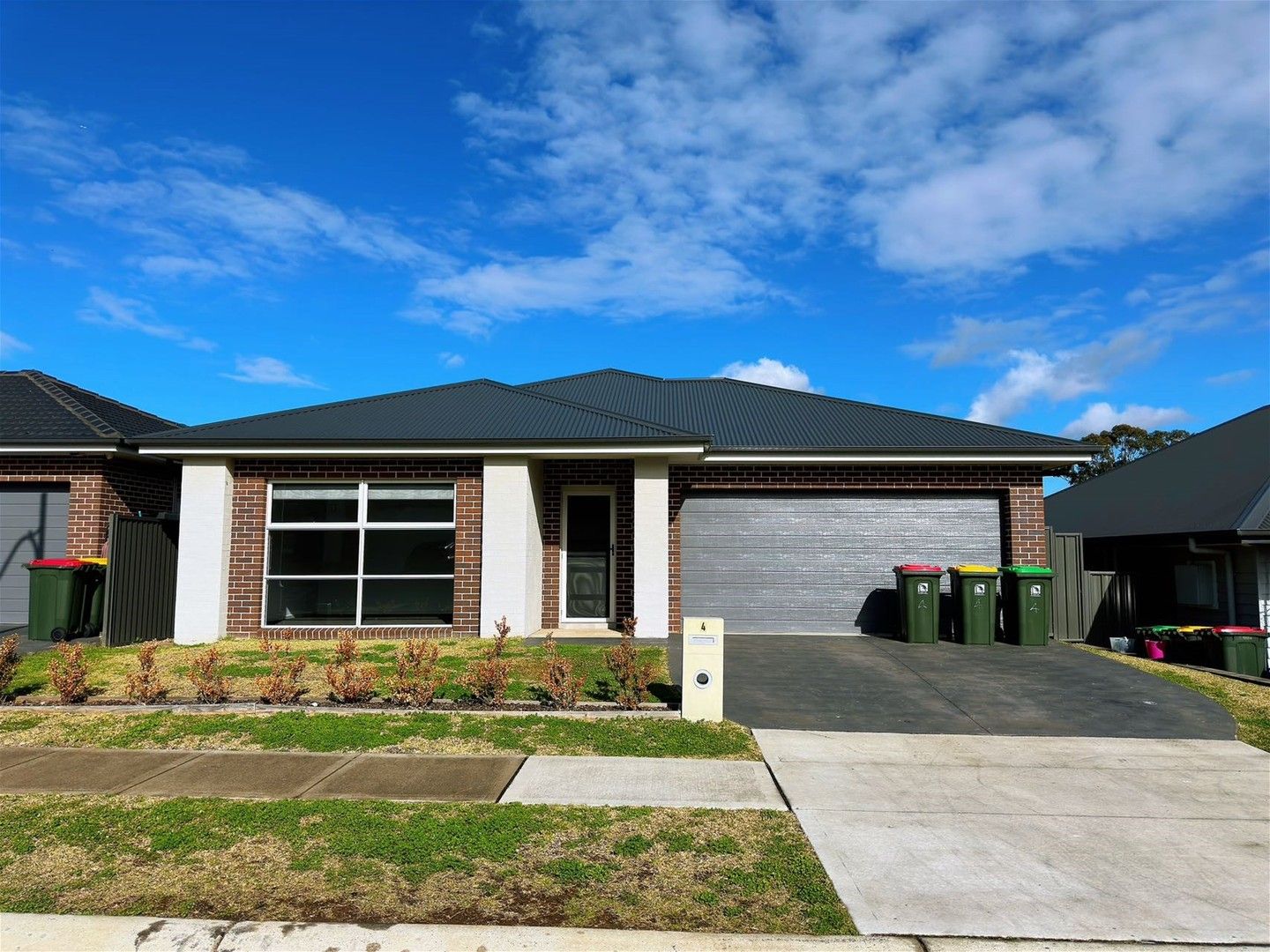 4 bedrooms House in 4 Maltin St SPRING FARM NSW, 2570