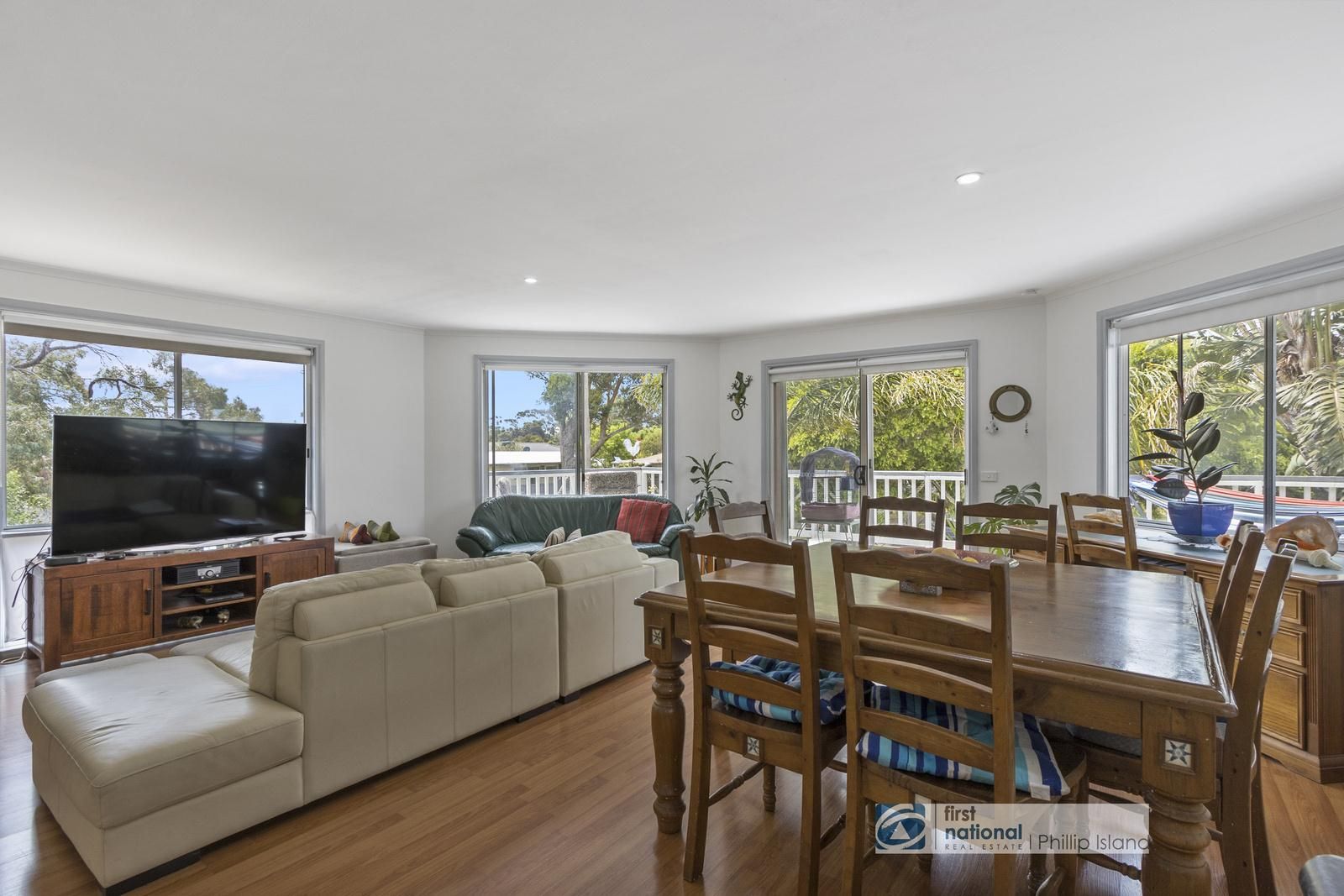 22 Wyndham Avenue, Cowes VIC 3922, Image 2