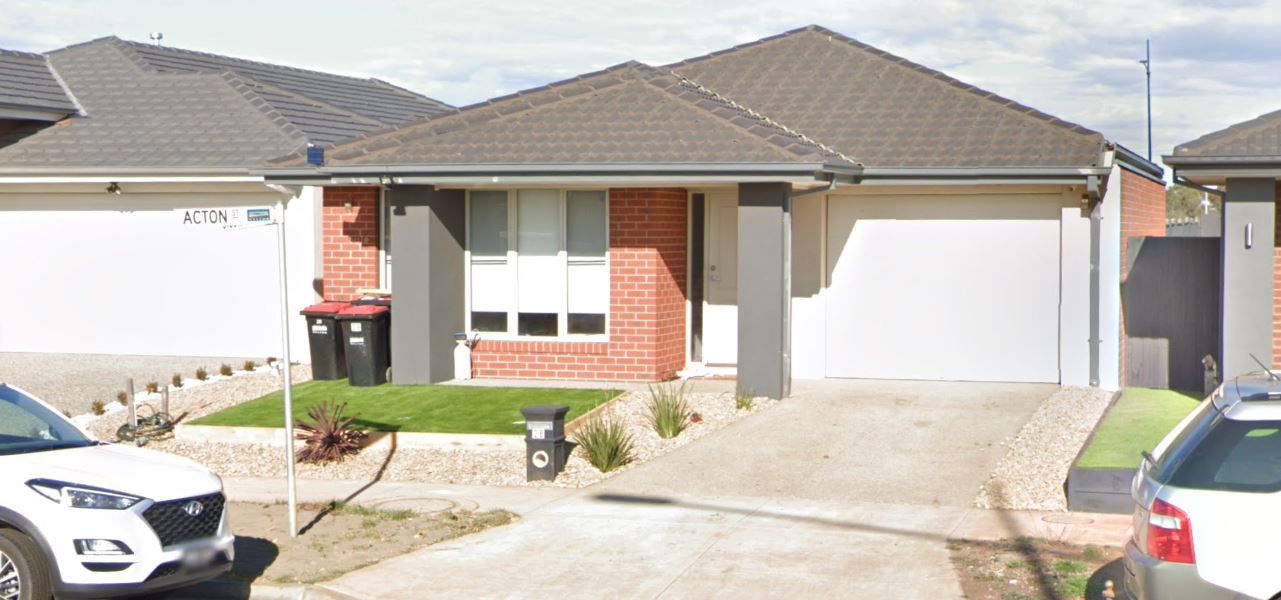 3 bedrooms House in 28 Stockport Crescent THORNHILL PARK VIC, 3335