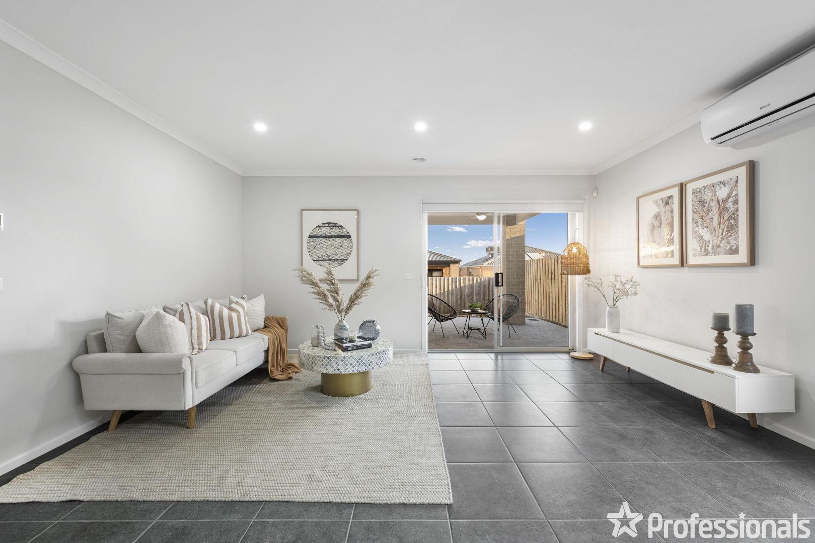 12 Story St, Fraser Rise VIC 3336, Image 2