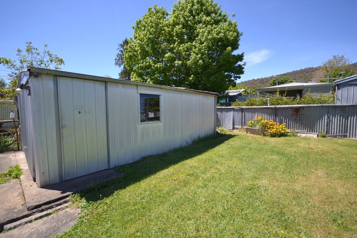 14 Simmonds Street, Mount Beauty VIC 3699, Image 2