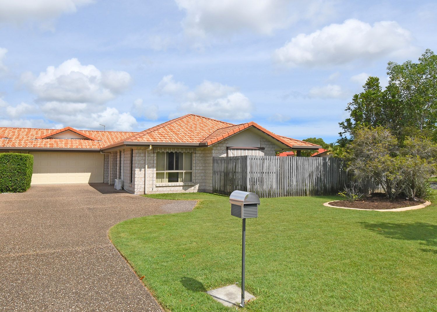 2/41 Pembridge Circuit, Urraween QLD 4655, Image 0