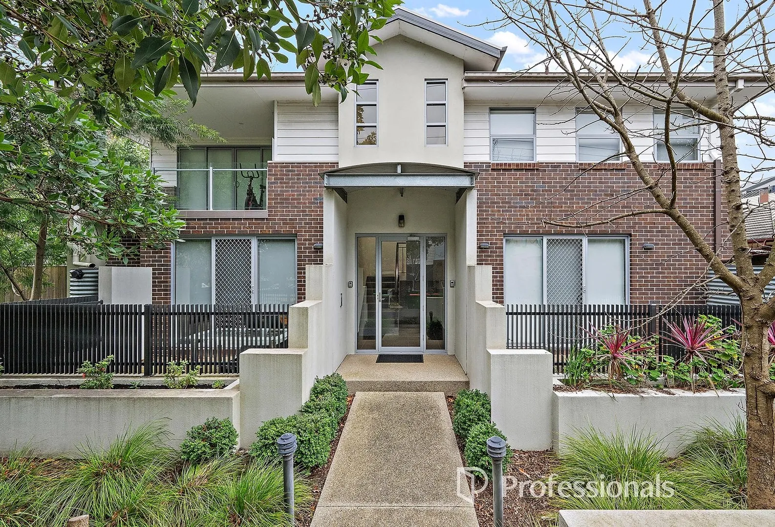 STYLISH, SECURE & PERFECTLY POSITIONED, Croydon