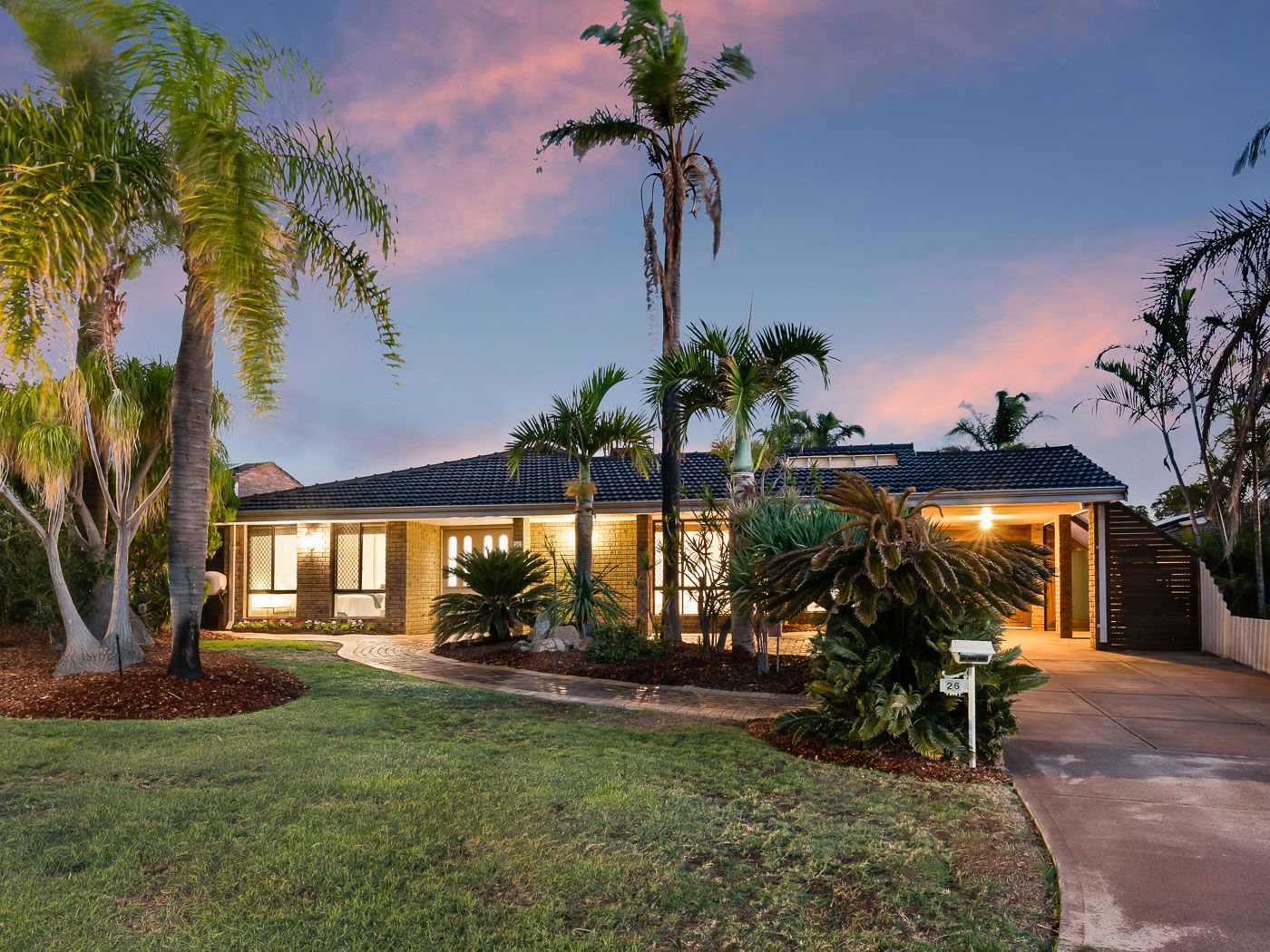 5 bedrooms House in 26 Kipling Street LAKE COOGEE WA, 6166