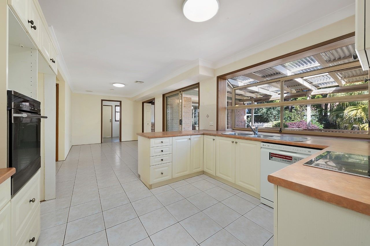 8 Henley Close, Castle Hill NSW 2154, Image 2