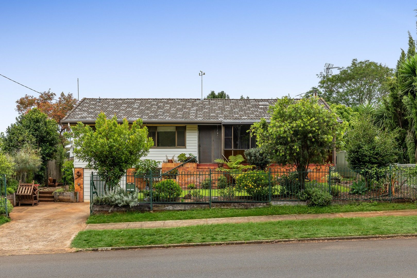 3 bedrooms House in 319 Tor Street WILSONTON QLD, 4350