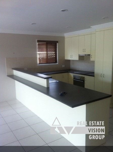 Unit 1/2 Baird St, Emerald QLD 4720, Image 2