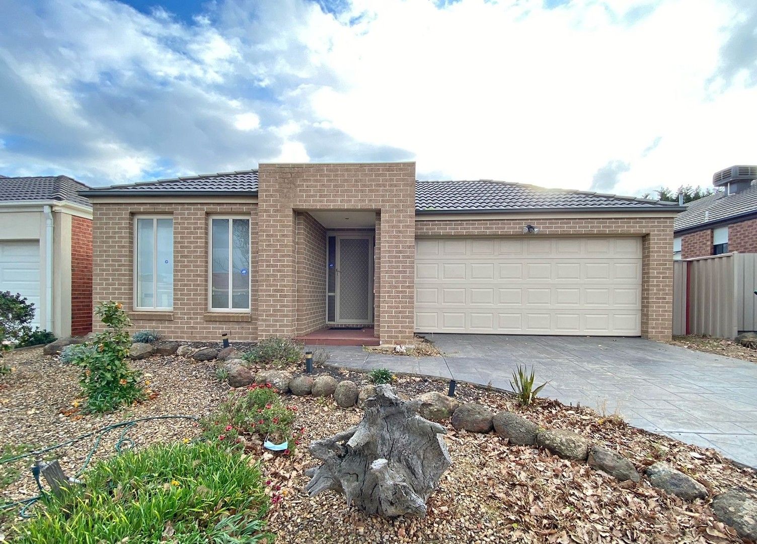 3 bedrooms House in 85 Oakview Parade CAROLINE SPRINGS VIC, 3023