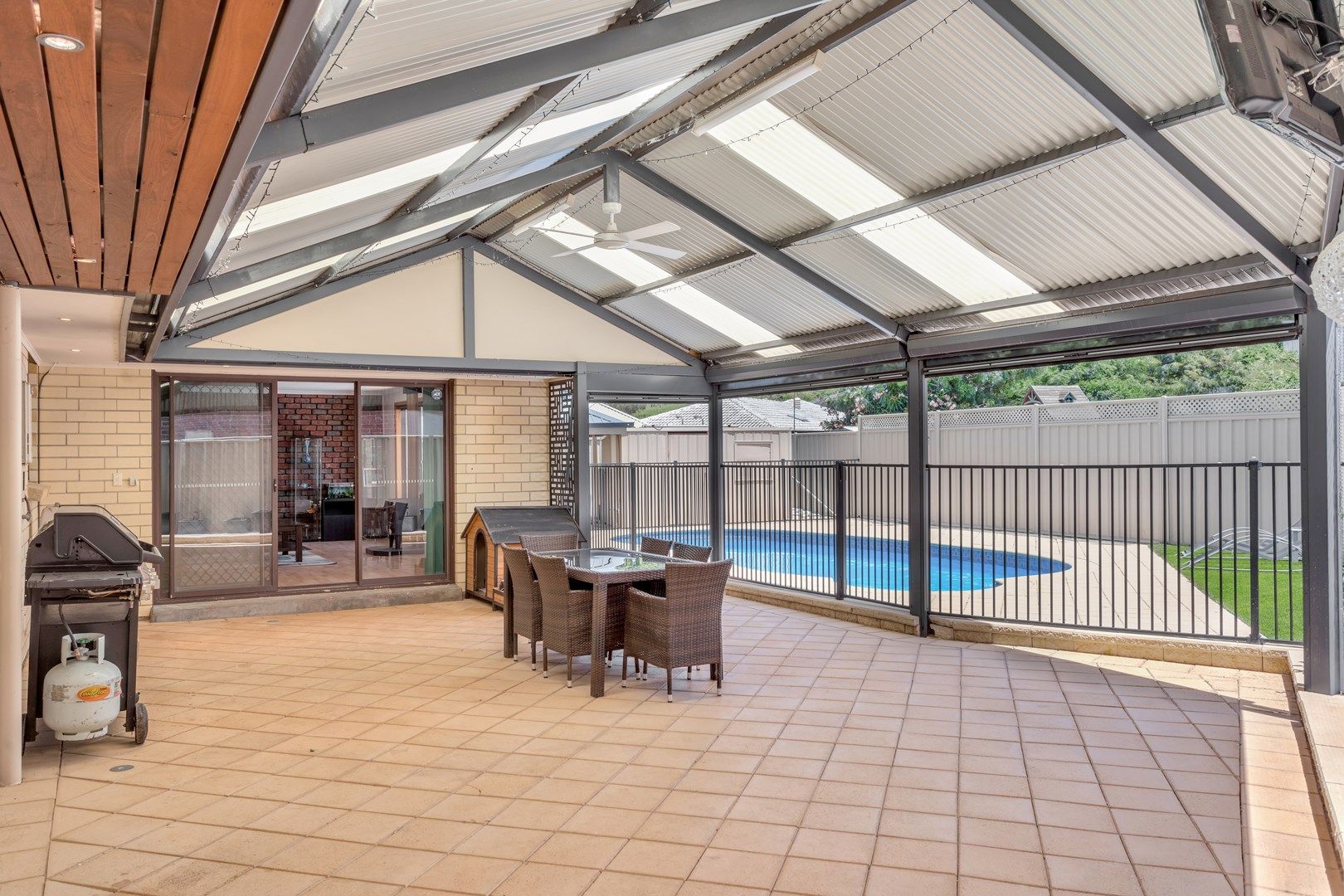 16 McClure Avenue, Reynella East SA 5161, Image 0