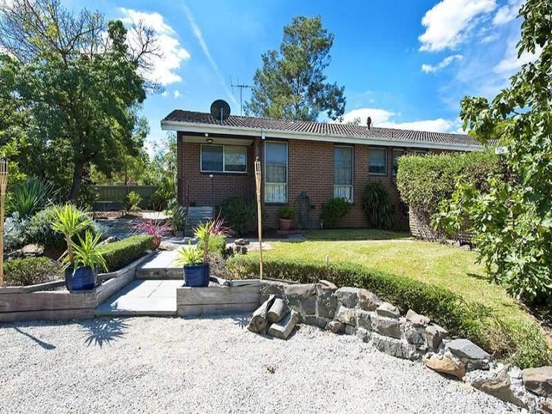 1 bedrooms House in 54 Coleen Street YALLAMBIE VIC, 3085