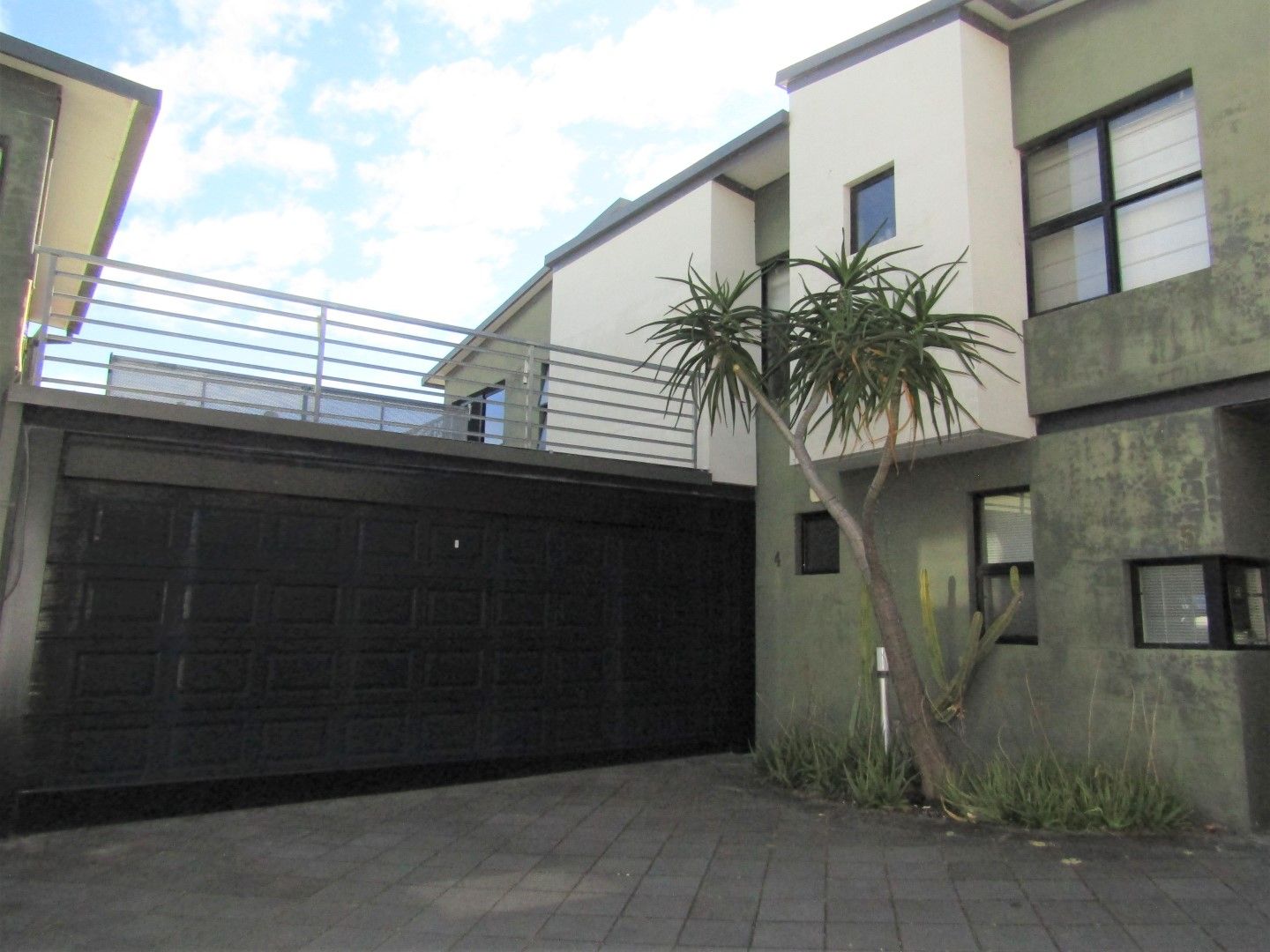 2 bedrooms Townhouse in 4/290 Harborne Street GLENDALOUGH WA, 6016