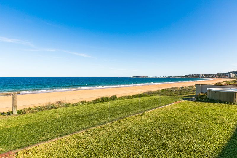 4 bedrooms House in 2 Albemarle Street NARRABEEN NSW, 2101