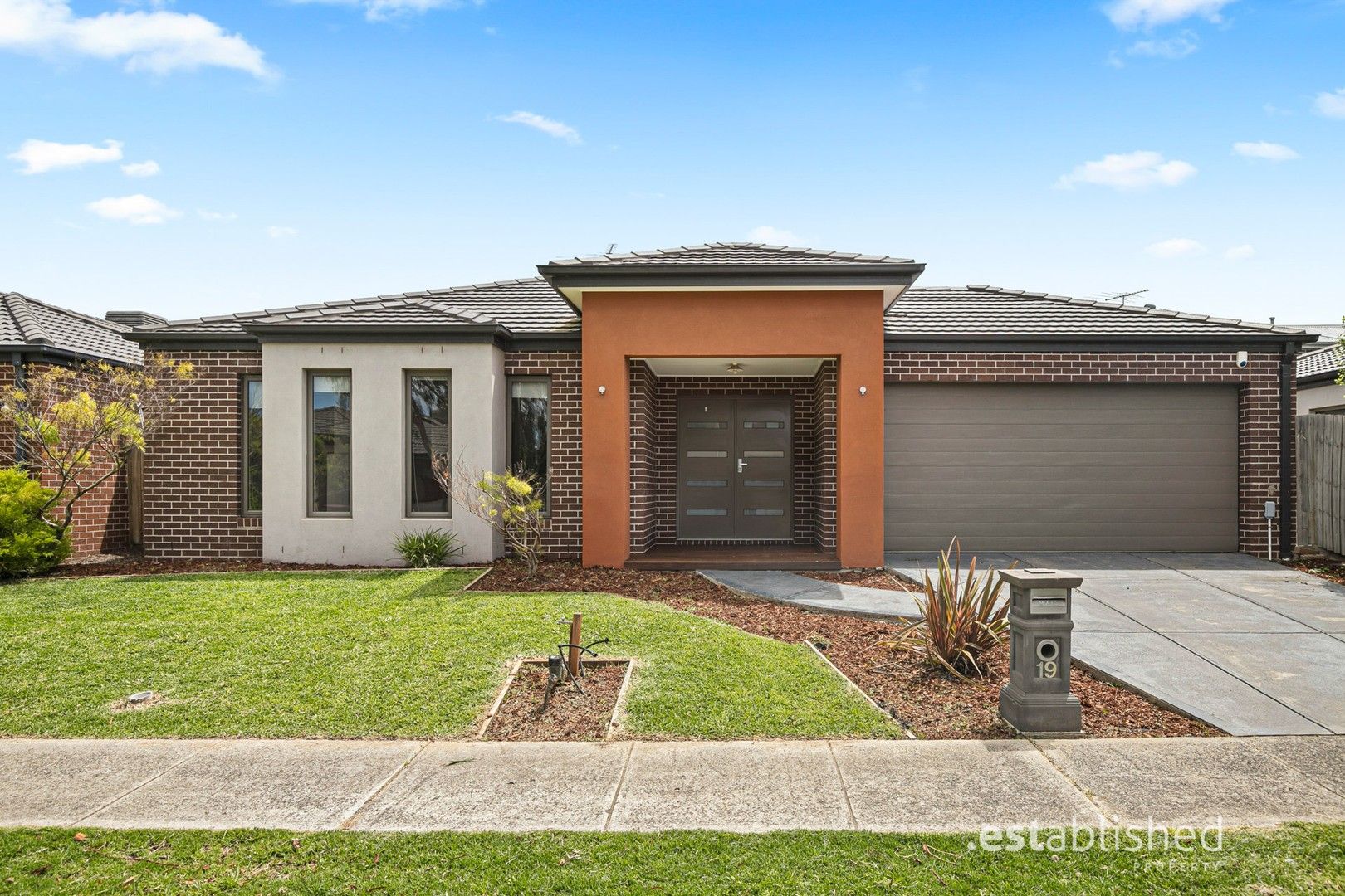 4 bedrooms House in 19 Mallee Street POINT COOK VIC, 3030