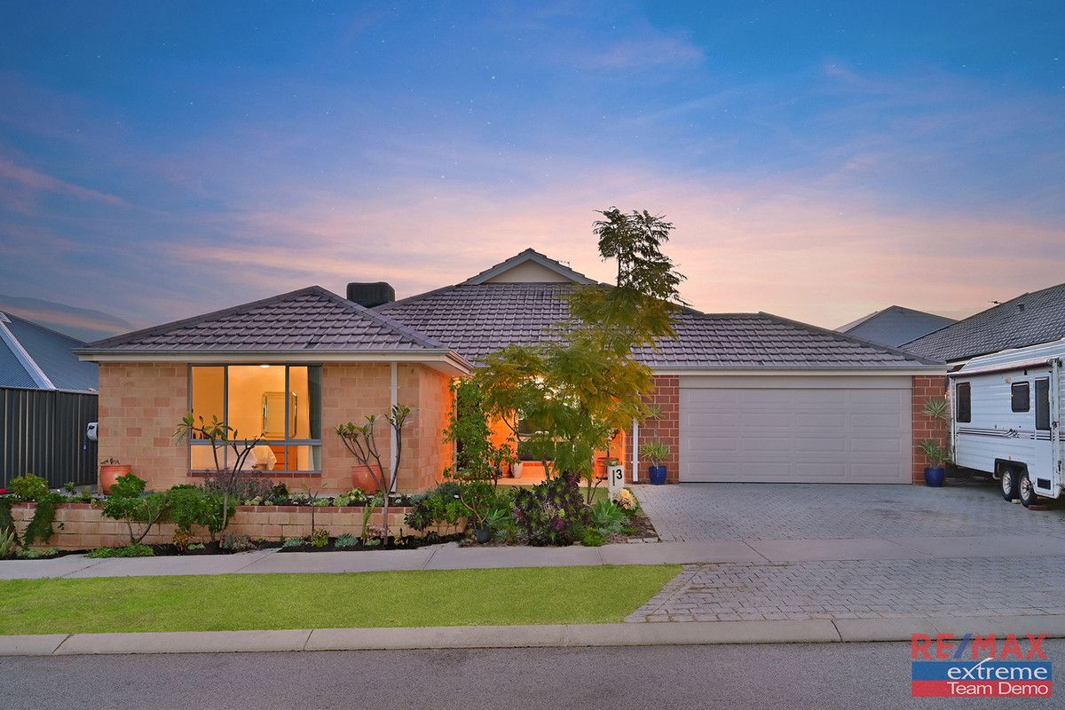 5 bedrooms House in 3 Tallerack Street CARRAMAR WA, 6031