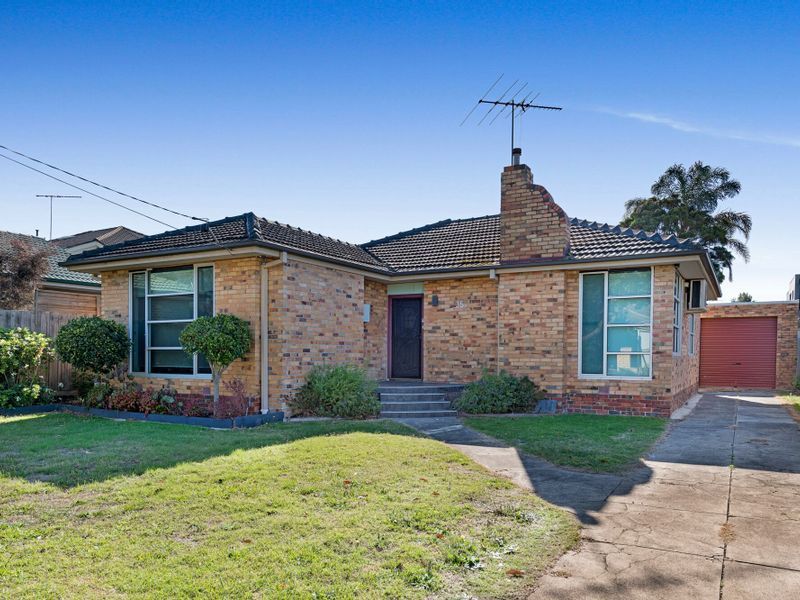 3 bedrooms House in 35 Edinburgh Street BENTLEIGH EAST VIC, 3165