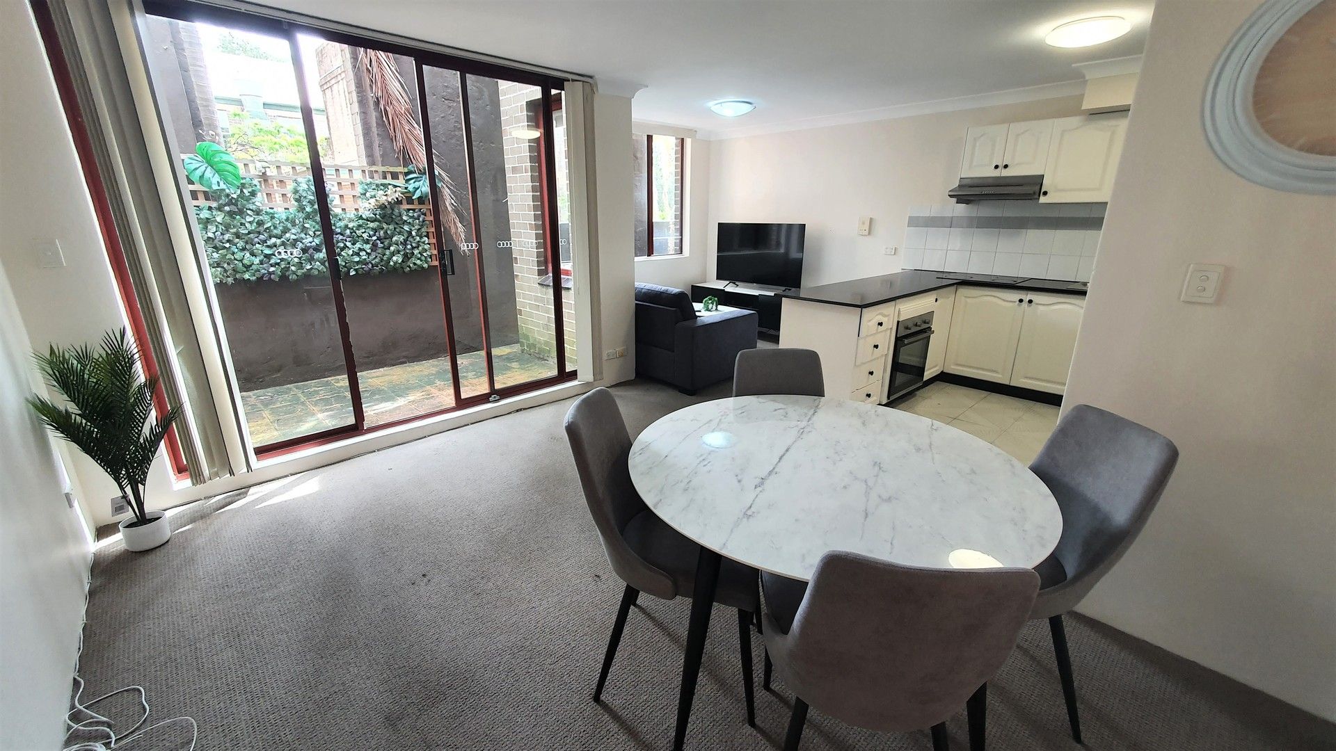 2 bedrooms Apartment / Unit / Flat in 8/65 Myrtle Street CHIPPENDALE NSW, 2008