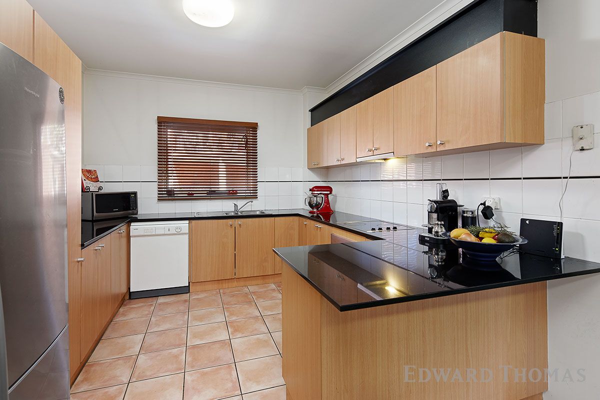 2/2 Howlett Street, Kensington VIC 3031, Image 2