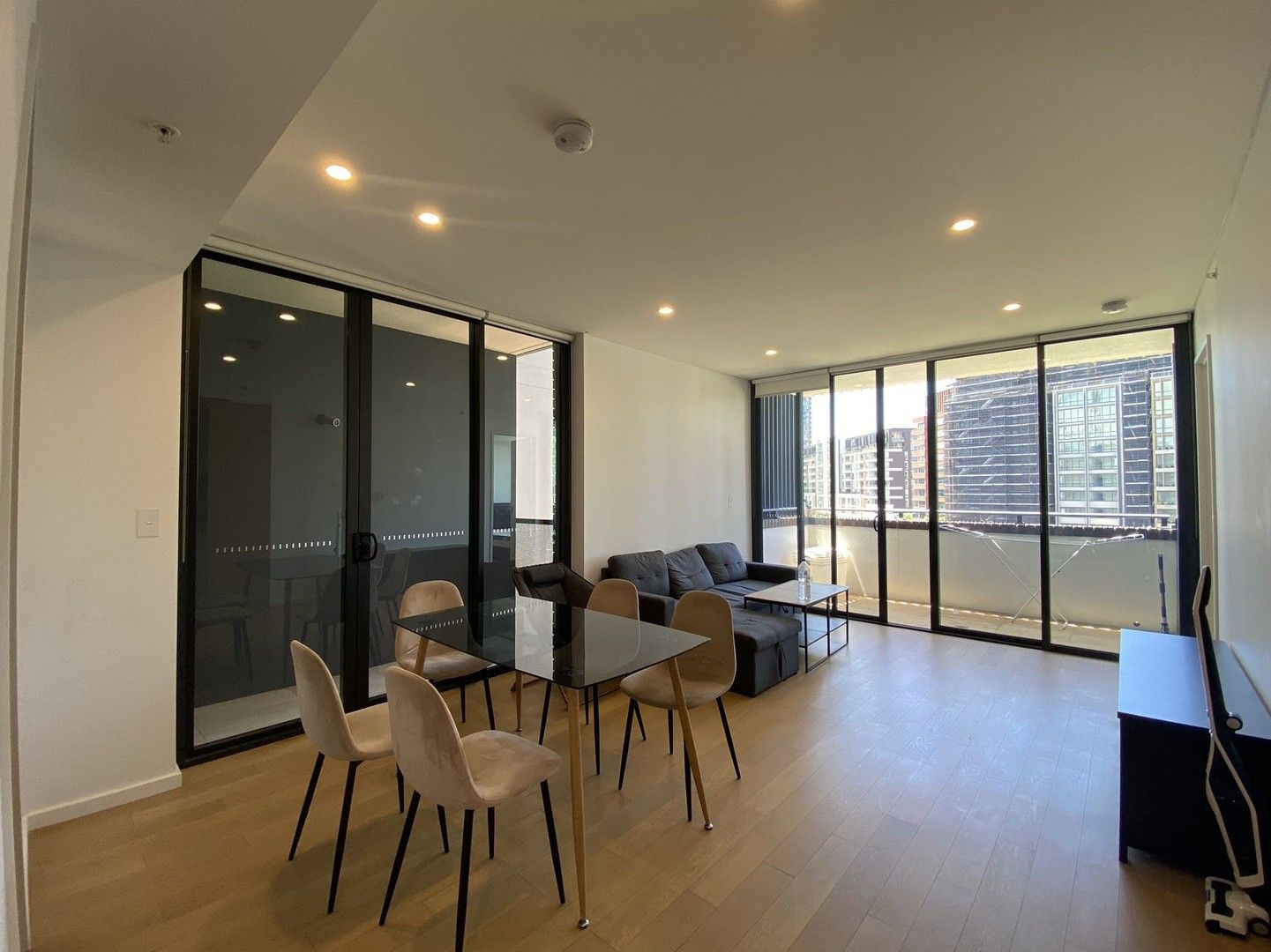 2 bedrooms Apartment / Unit / Flat in 405/6 Paul Street ZETLAND NSW, 2017