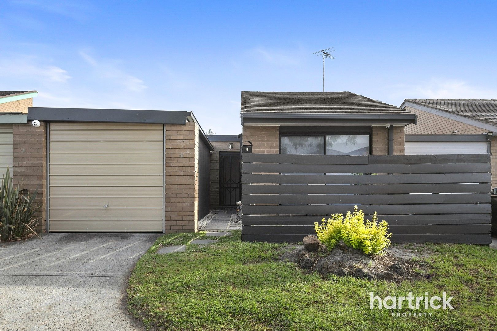 2 bedrooms Villa in 4/310 Warrigal Road CHELTENHAM VIC, 3192