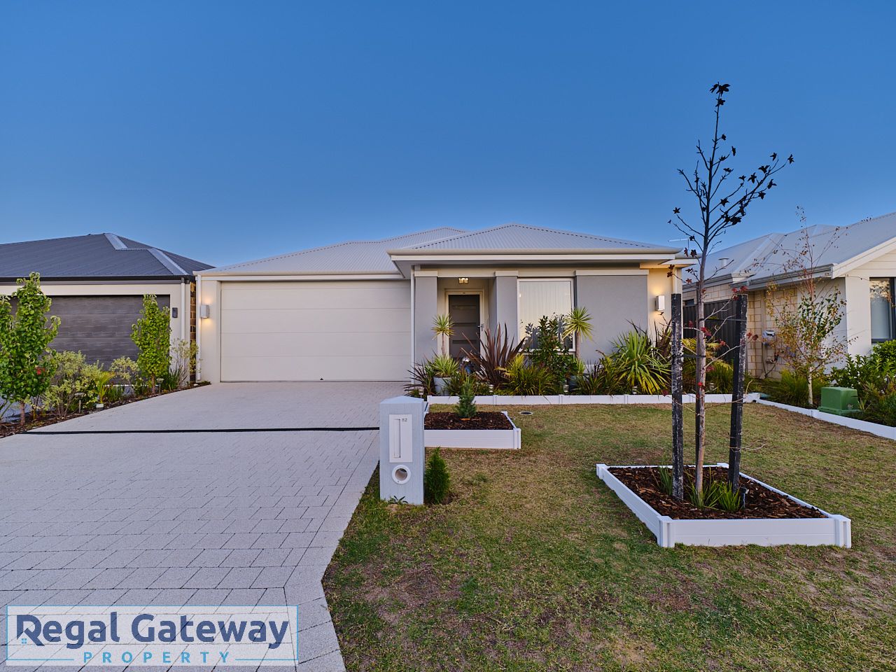 4 bedrooms House in 82 Aquamarine Parade TREEBY WA, 6164