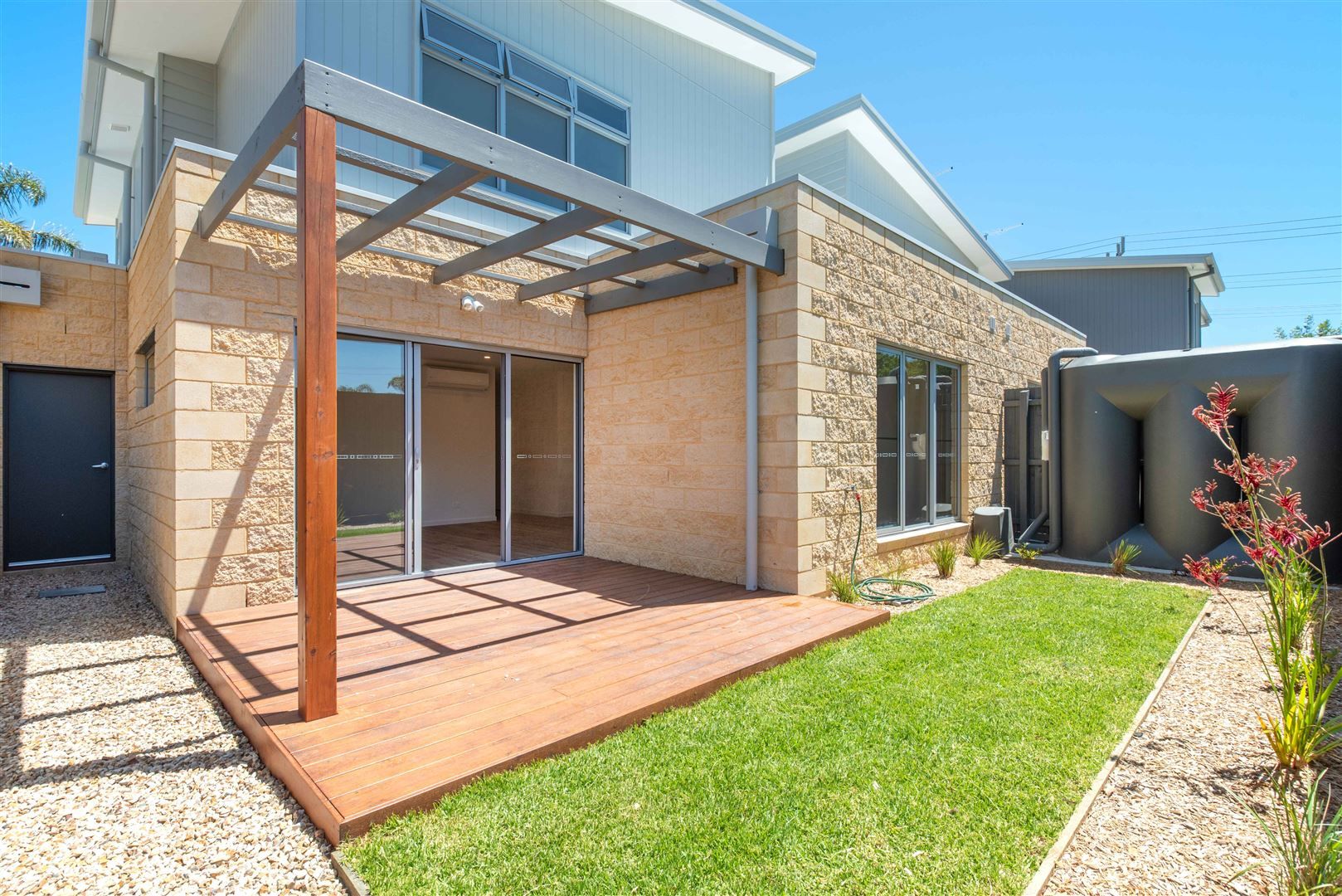 2/83 Salmon Street, Hastings VIC 3915, Image 2