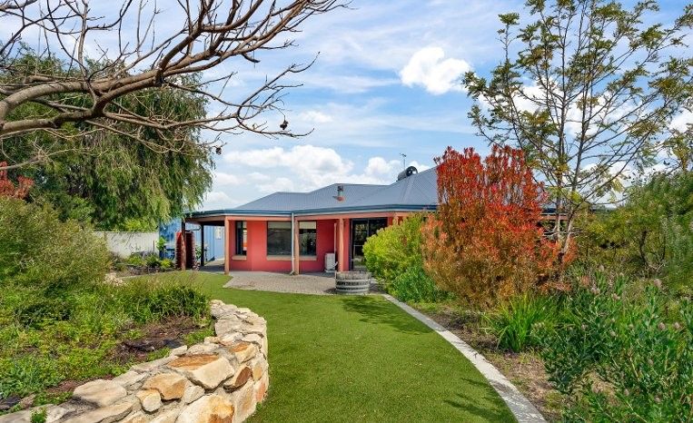 3 bedrooms House in 8 CLARE ROW COLLEGE GROVE WA, 6230