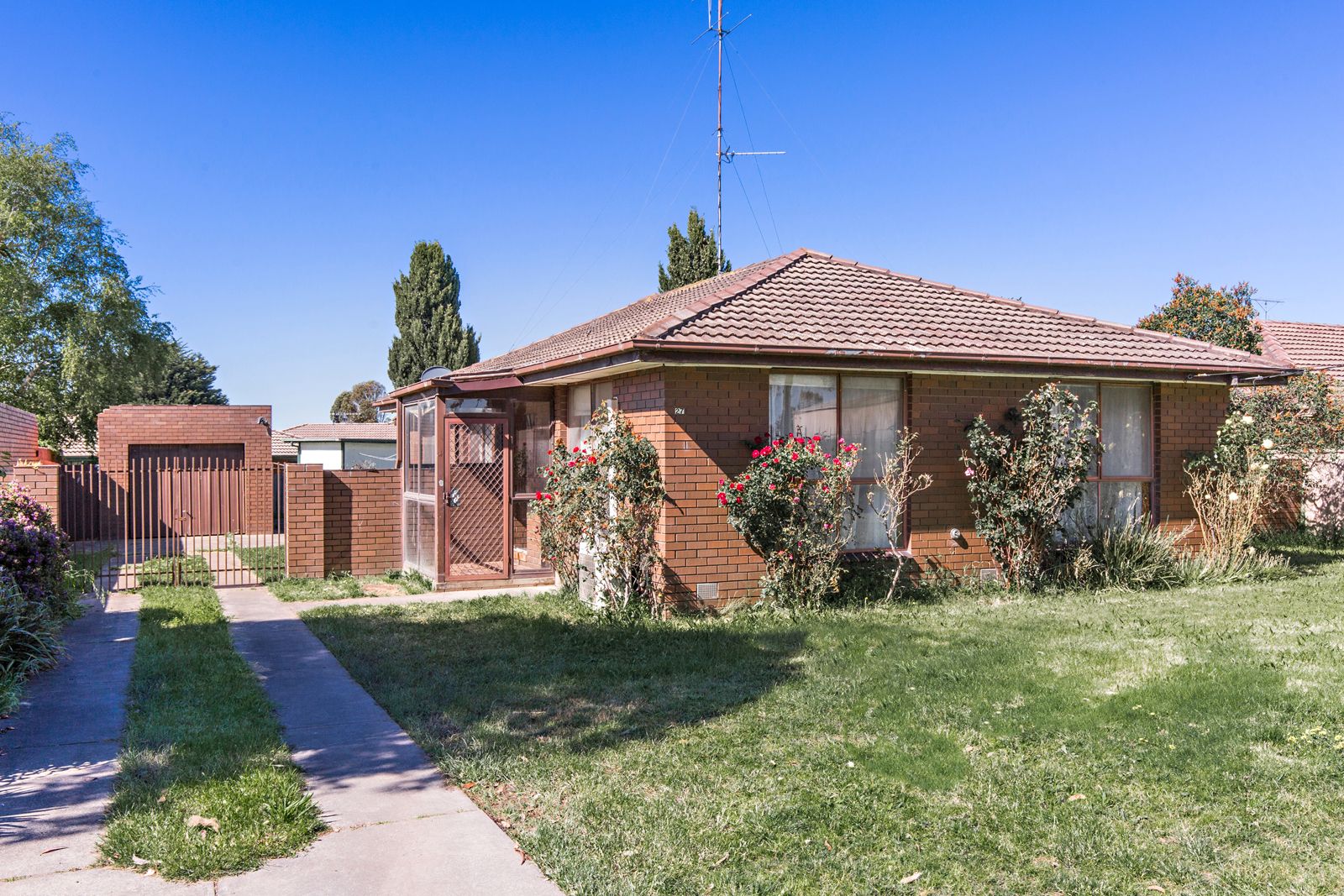 27 Whitelaw Avenue, Property History & Address Research