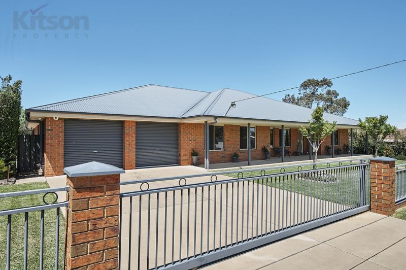 2 Banner Street Forest Hill Nsw 2651 Domain