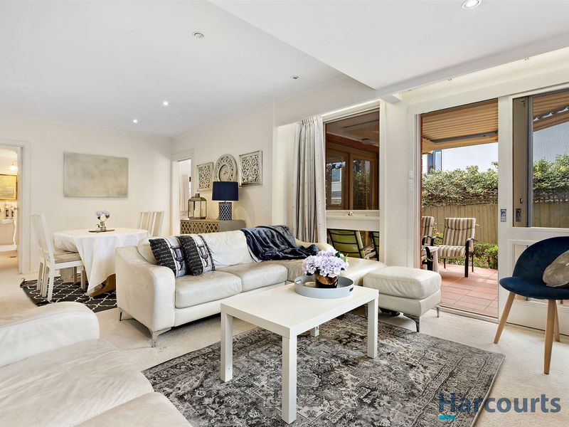 10 Ingleside Crescent, Glen Waverley VIC 3150, Image 2