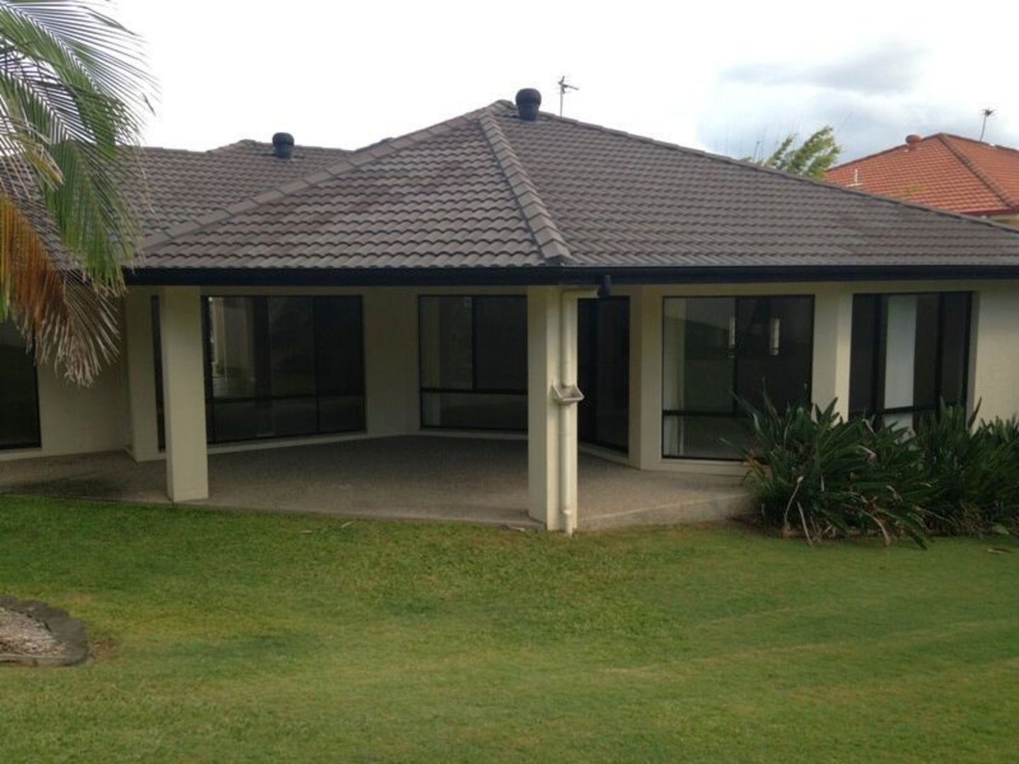 1 Selsey Court, Arundel QLD 4214, Image 2