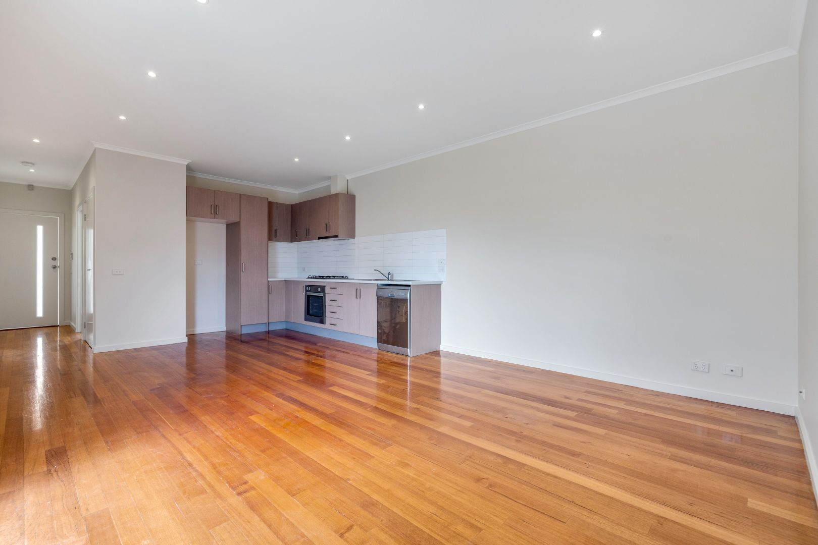 2/13 Suffolk Street, Reservoir VIC 3073, Image 1