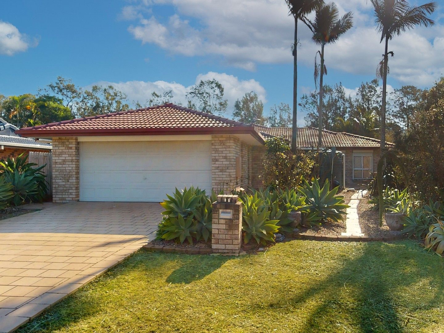 4 bedrooms House in 11 Susan Godfrey Drive WINDAROO QLD, 4207