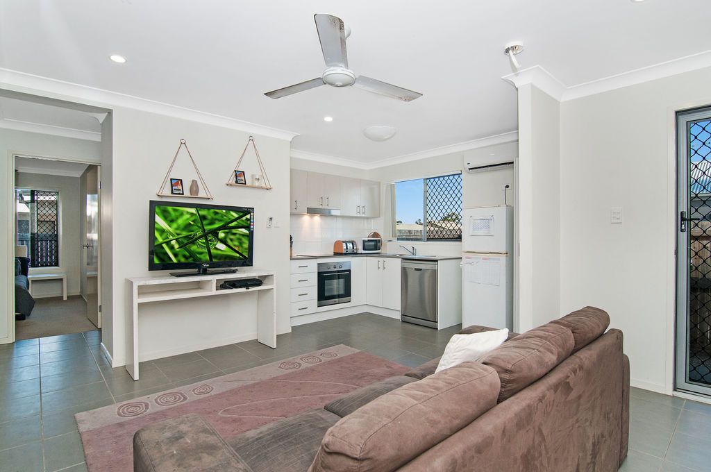 2/2 Appian Way, Loganlea QLD 4131, Image 2