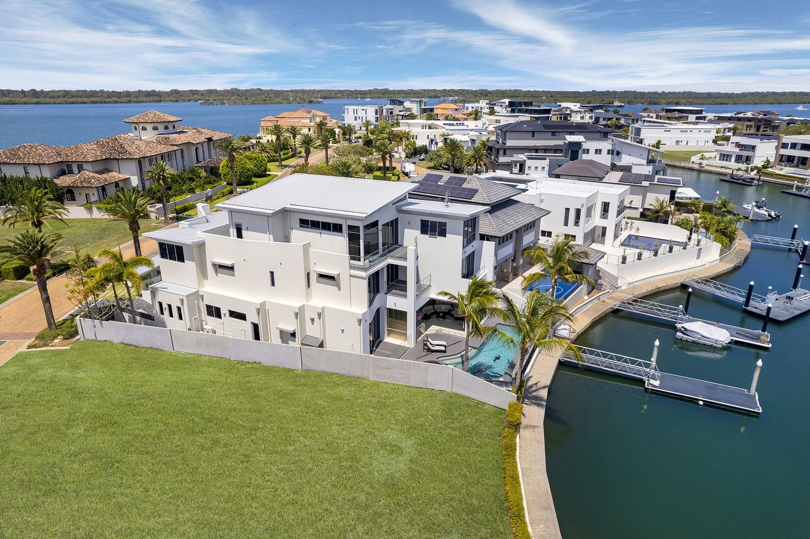 11 Knightsbridge Parade East, Sovereign Islands QLD 4216 Domain