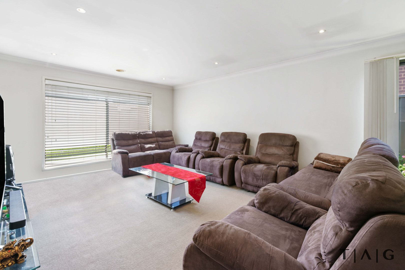 37 Pioneer Drive, Deer Park VIC 3023, Image 2