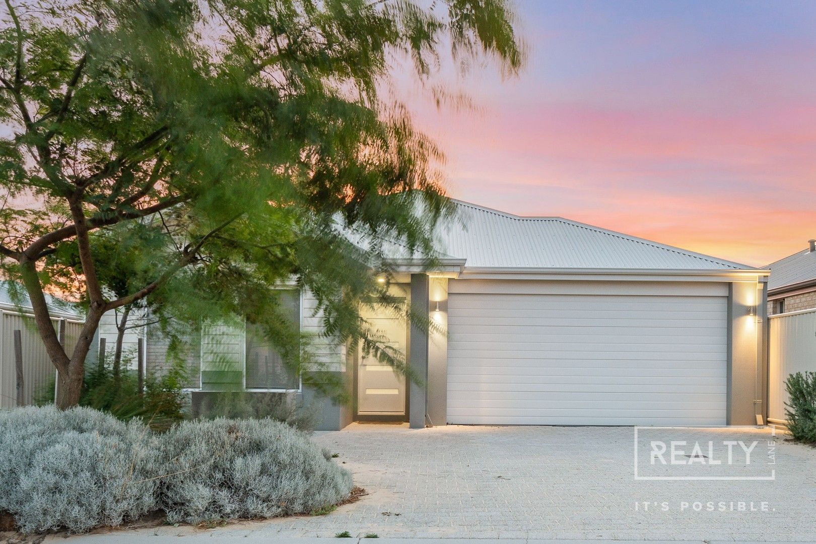 4 bedrooms House in 24 Bobtail Way ALKIMOS WA, 6038