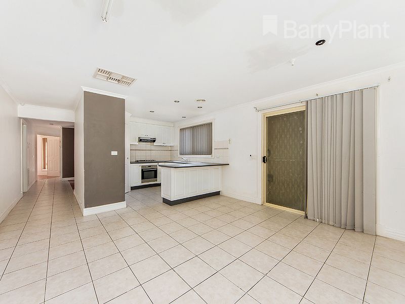 6 Heron Road, Cairnlea VIC 3023, Image 2