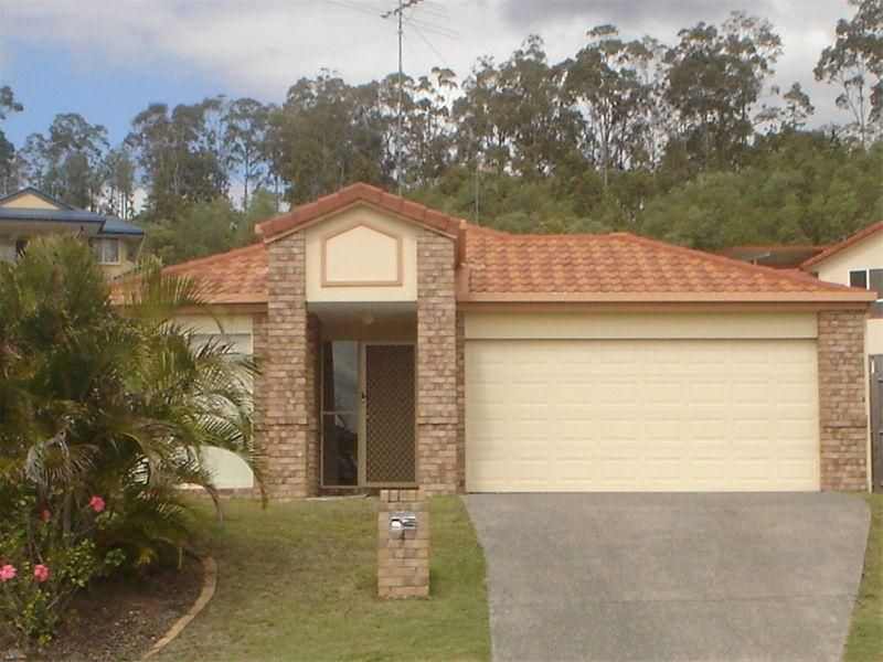 4 Gould Place, Pacific Pines QLD 4211