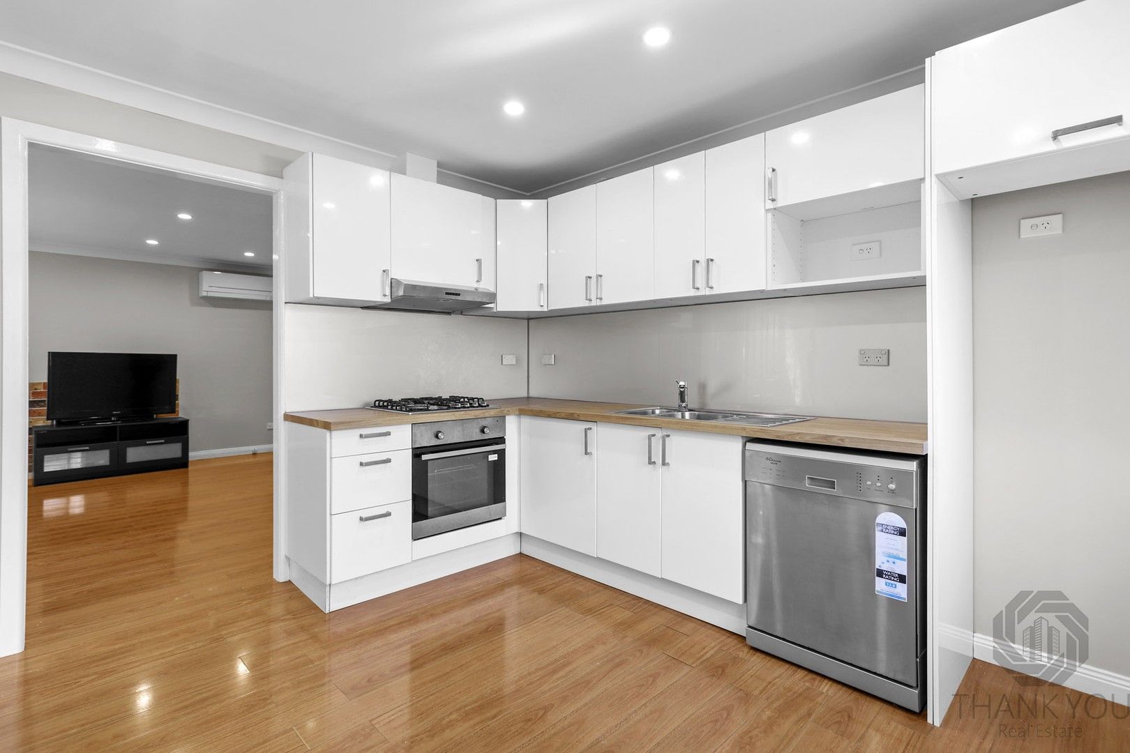 6 bedrooms House in 106 Jersey Road SOUTH WENTWORTHVILLE NSW, 2145