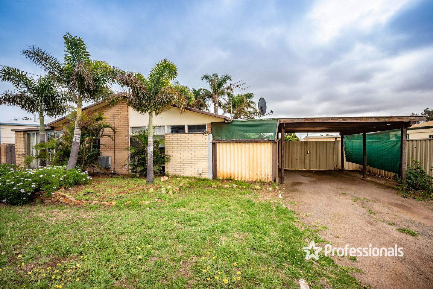 215 First Street, Wonthella WA 6530, Image 0