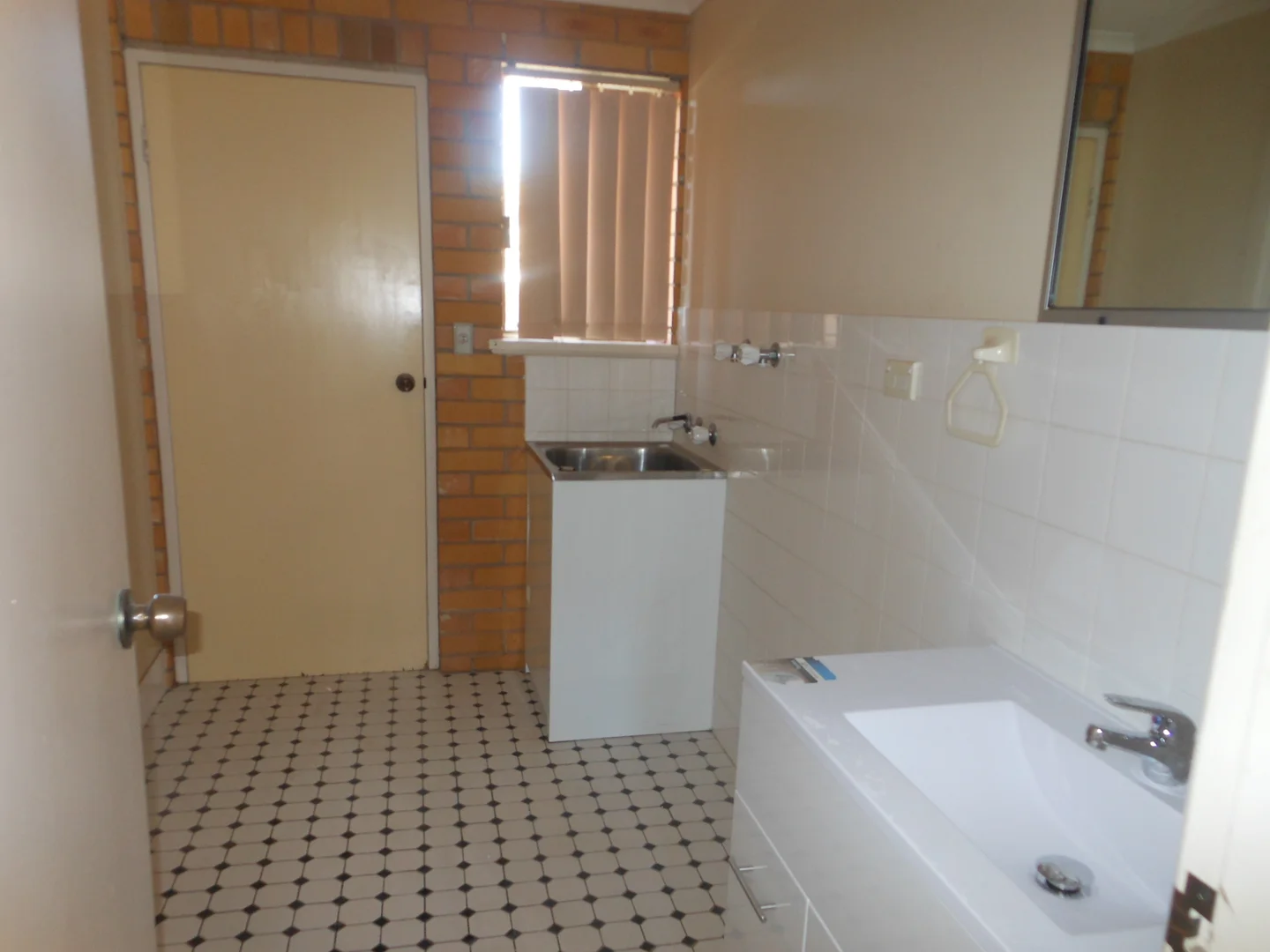 Additional image 6 of 3/32 Blackett Ave, Young NSW 2594