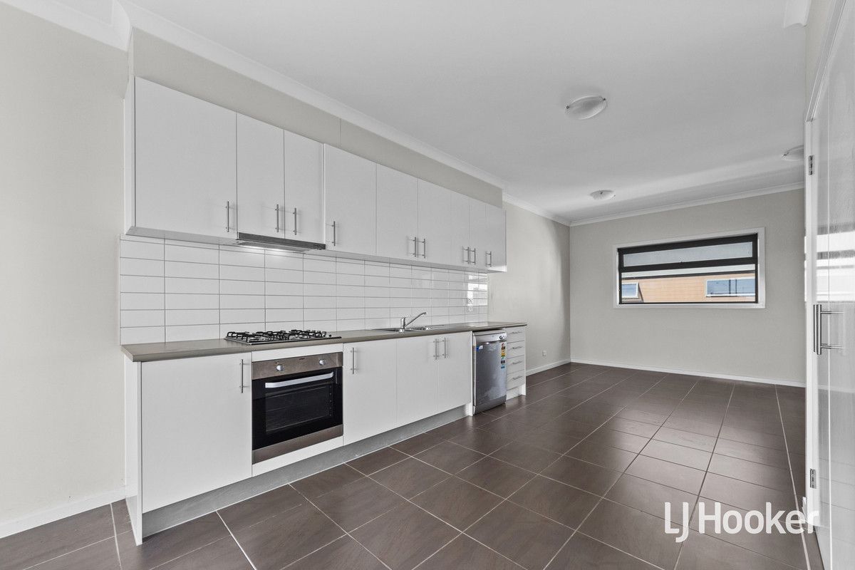 11 Matilda Avenue, Wollert VIC 3750, Image 2