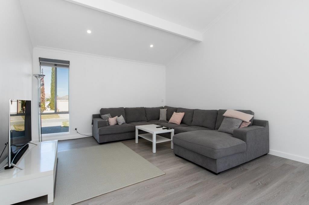 4 bedrooms House in 11 Calabar Court MERRIWA WA, 6030