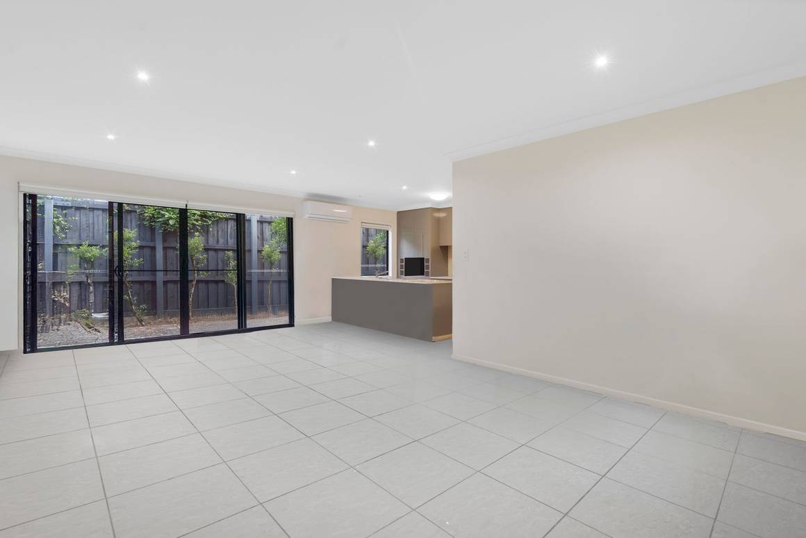 60/2 Bourton Road Merrimac 4226 - Image 3