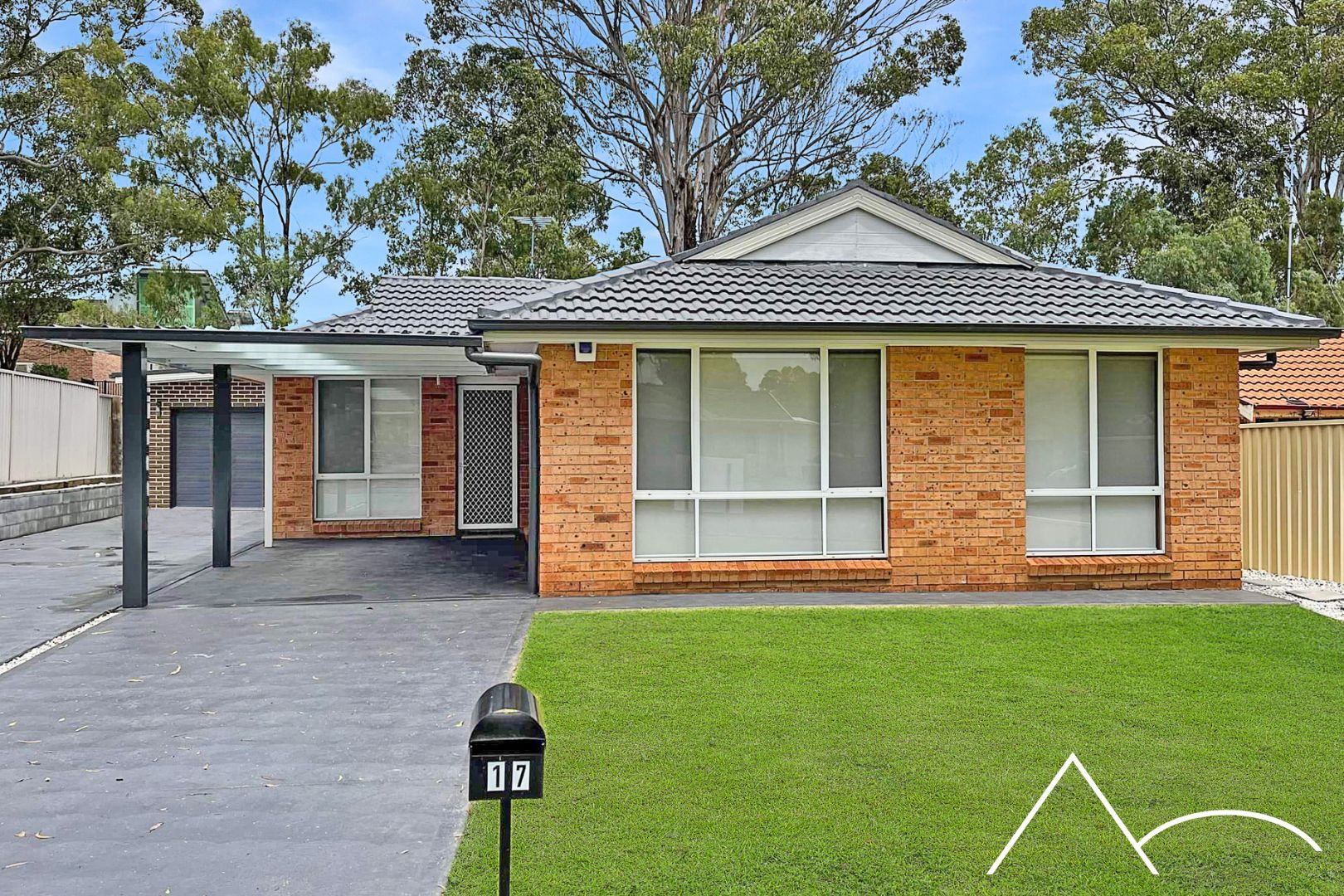 3 bedrooms House in 17 Dunbar Place MOUNT ANNAN NSW, 2567