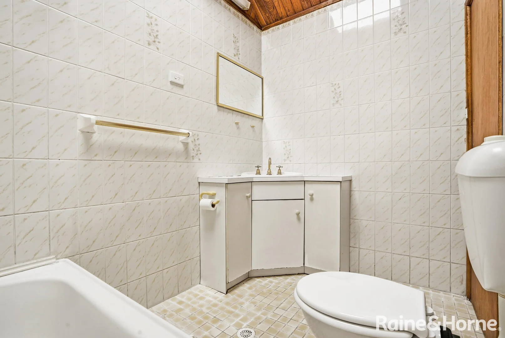 Additional image 4 of 40 Halmahera Crescent, Lethbridge Park NSW 2770